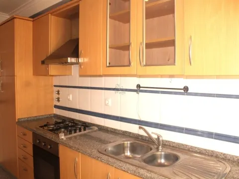 T2 com Terraço, Garagem e arrecadação