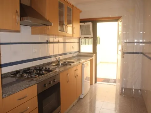 T2 com Terraço, Garagem e arrecadação