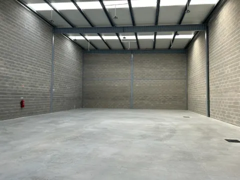 Armazém Aveiro, cacia, em zona industrial