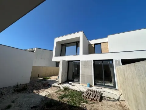 Casa de 4 dormitorios en Aveiro