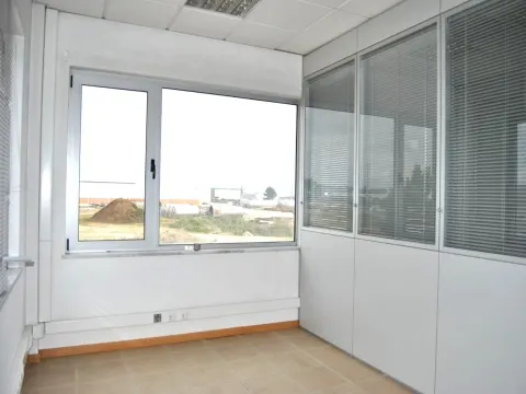 Escritório em Aveiro, zona industrial da Taboeira