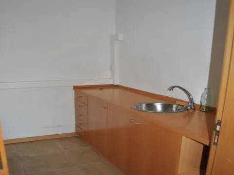 Escritório em Aveiro, zona industrial da Taboeira