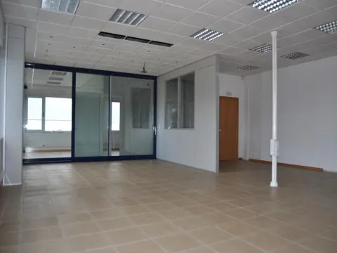 Escritório em Aveiro, zona industrial da Taboeira