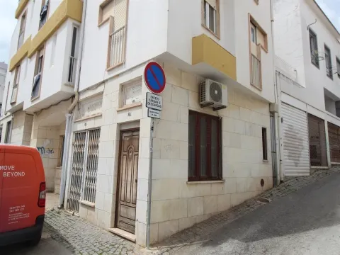 78 m² shop ready to use in the historic centre of Lagos