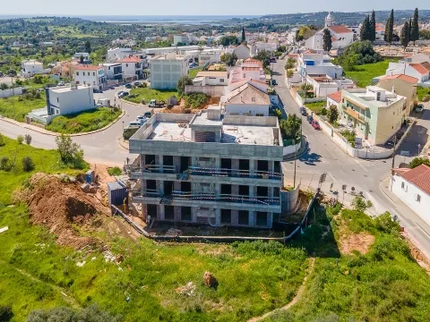 Apartamento de 3 suites con vistas en Mexilhoeira Grande