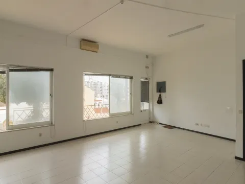 Espaço Comercial em Localização Estratégica no Centro de Lagos