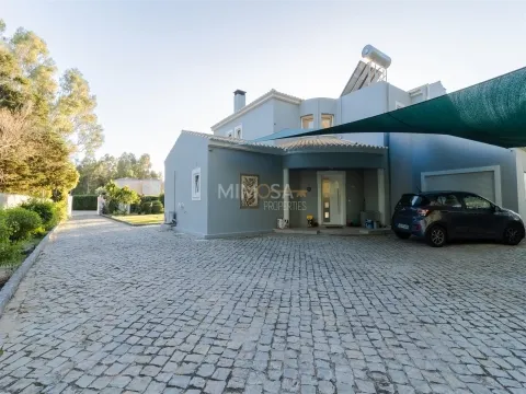 Moradia V4 com piscina no campo de golfe da Penina em Alvor