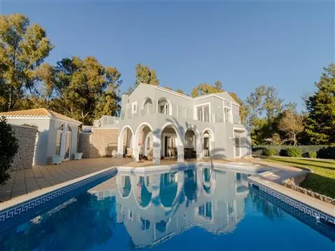 Moradia V4 com piscina no campo de golfe da Penina em Alvor