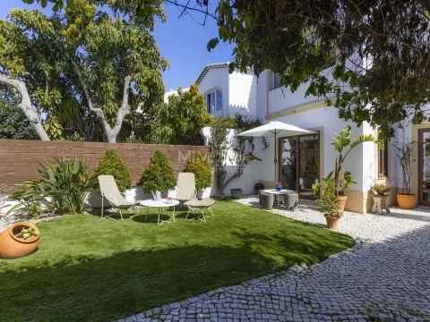 Moradia T3 com Jardim Privado em Localização Central de Lagos