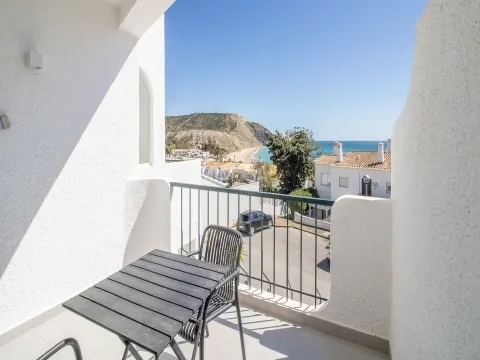 T2 Duplex Renovado com Vista Mar | 100m da Praia da Luz