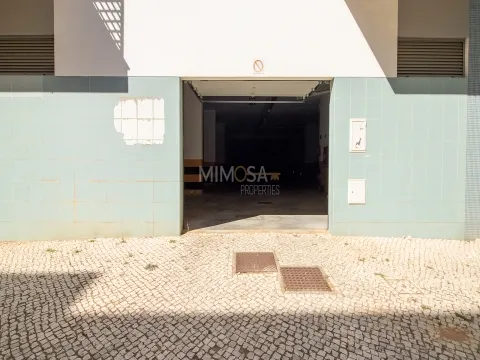 Parkplatz in der Nähe von Meia Praia und Marina von Lagos