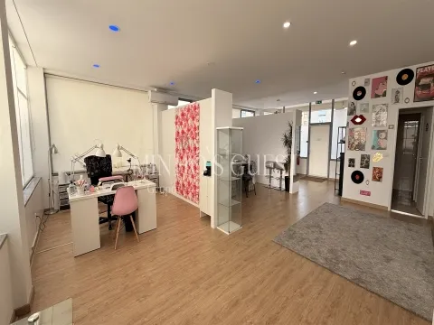 Loja Comercial (74m2) c/ AC e Vestiários - São Vítor, Braga