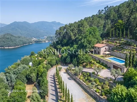 Moradia Rústica V3 (250m2) c/ vista rio - Caniçada, Gerês