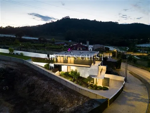Moradia V3 + Escritório (257m2) Mobilada e Equipada - Donim, Guimarães