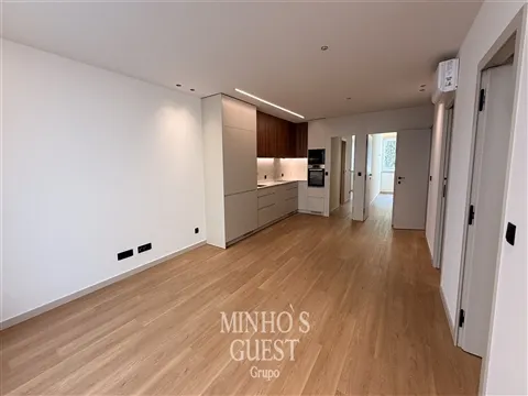 Apartamento T3 (95m2) c/ AC e garagem fechada - São Vicente, Braga