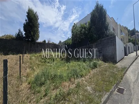 Lote de Terreno (252m2) de Construção c/ Projeto p/ Moradia - S.Pedro DEste - Braga