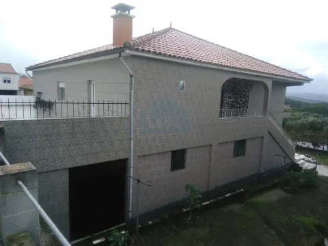 Moradia V4 Para Venda em  Samões - Vila Flor