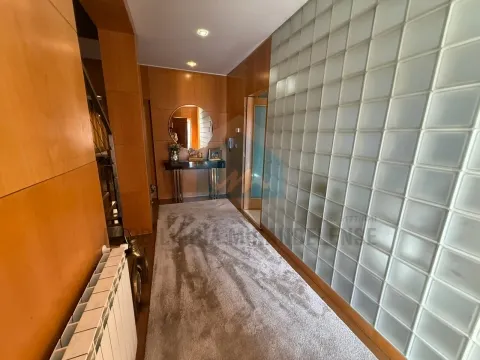 &#127969; Bifamiliar duplex com entradas independentes e vistas deslumbrantes sobre a cidade de Mirandela.