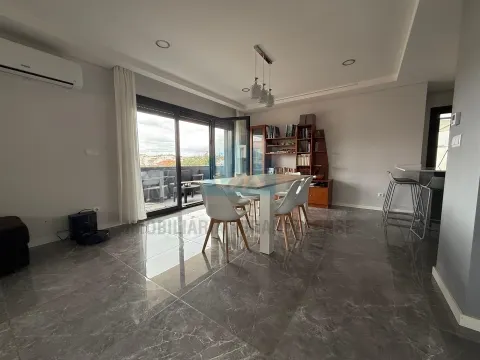 Moradia moderna T4 moderna localizada numa zona residencial e muito procurada de Mirandela