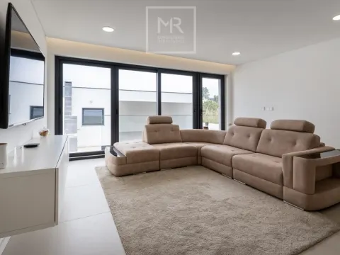 Moradia T3 Arquitetura Moderna – Oiã, Oliveira do Bairro