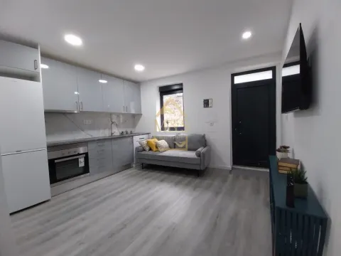 Moradia Térrea T1, Remodelada, Terraço - Porto