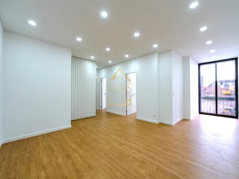 Apartamento T2, Remodelado, Garagem, Porto