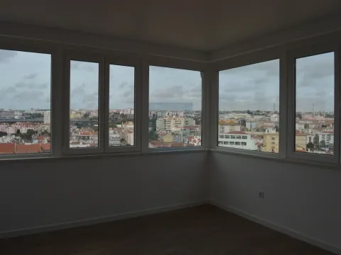 Apartamento T3 - PENTHOUSE em Sacavém