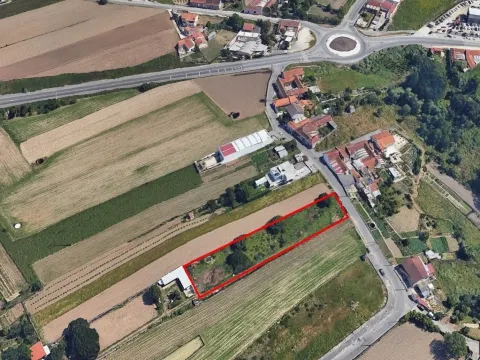 Terrain constructible - 1680m2 (18m x 83m).