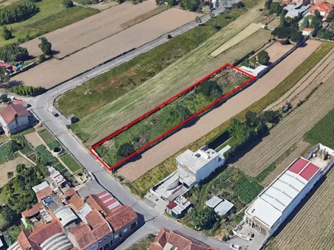 Terrain constructible - 1680m2 (18m x 83m).