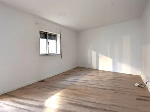 Appartement 2 chambres rénové – Centre-ville d´Esgueira