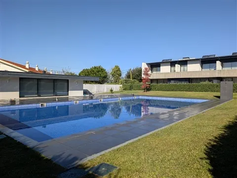 Moradia T4 de Luxo - Condomínio Fechado