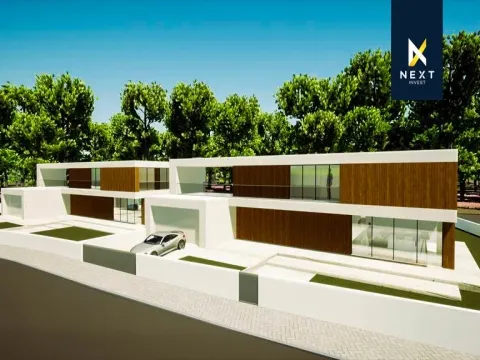 Moradia Bifamiliar T4 de Design Distinto com Terraço Exclusivo e Jardim Vertical