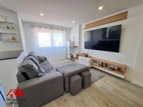 EXCLUSIVO - Apartamento T2 remodelado muito central em Setúbal