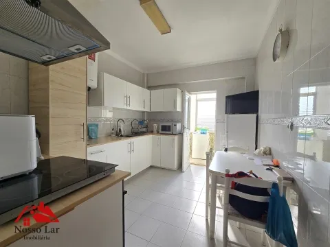 EXCLUSIVO! - Venda de apartamento T4 com garagem na zona dos Ciprestes, em Setúbal