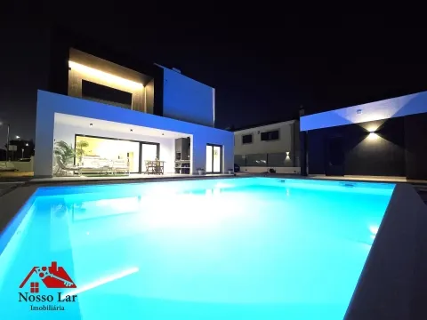 EXCLUSIVO - Moradia de Luxo na cidade de Setúbal com garagem e piscina