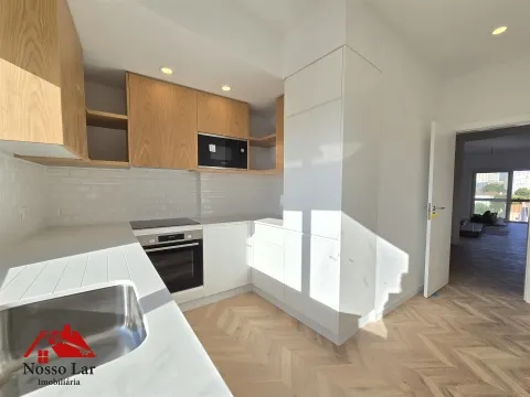 Apartamento T4 na Aranguês com vista rio totalmente remodelado