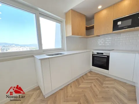 Apartamento T4 na Aranguês com vista rio totalmente remodelado