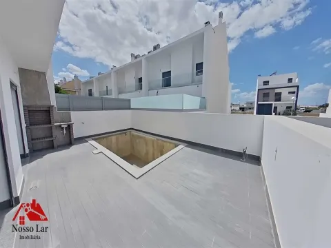 Fantástica Moradia T4 de Luxo com piscina e garagem em Alcochete