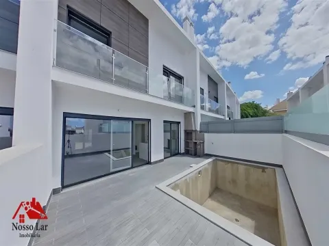 Fantástica Moradia T4 de Luxo com piscina e garagem em Alcochete