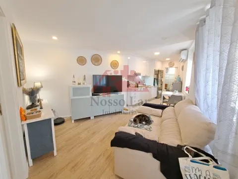 EXCLUSIVO - Glamorosa Moradia T2 com Terraço no Bairro Santos Nicolau, Setúbal. 