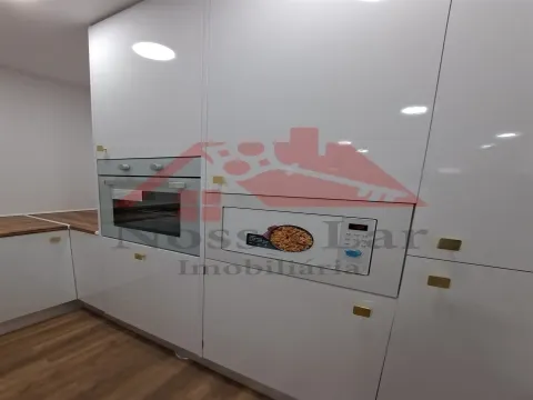 Excelente Prédio Remodelado em Palmela