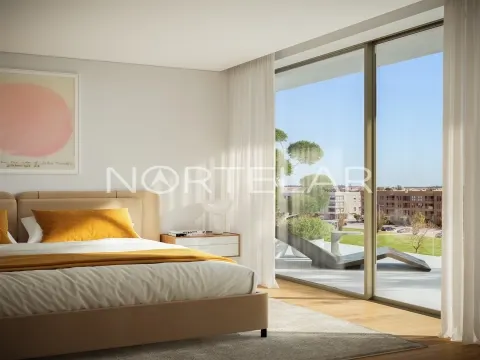 T1 luminoso com varanda e garagem no 1.º piso do VC Forte