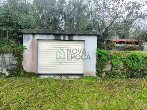 Moradia T4 para restauro, Quintiães, Barcelos