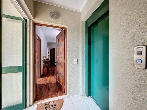 Apartamento T2 com parqueamento - centro da cidade