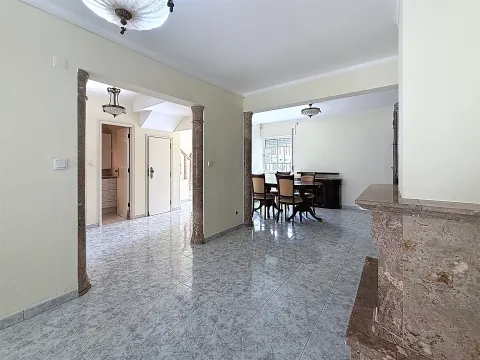 Moradia T3 com parqueamento