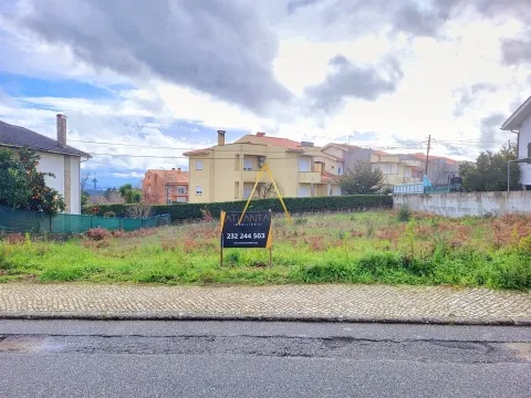 Lote de terreno com 600 m²