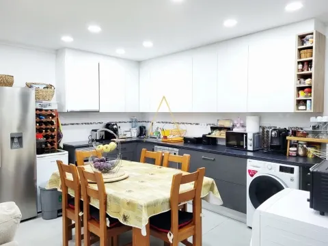 Moradia Unifamilar T3 com Logradouro e Terraço.