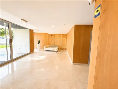 Apartamento T4 à venda na Rua Manuel Dias da Fonseca - Vista Mar