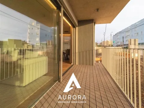 Apartamento T3 - Sul - Terraço + Varanda - Box 2 carros