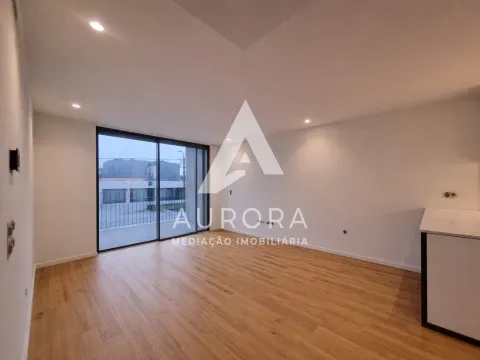 Apartamento T2 último piso - Vista mar - Varanda Sul - 3 Lugares de garagem + Arrumos